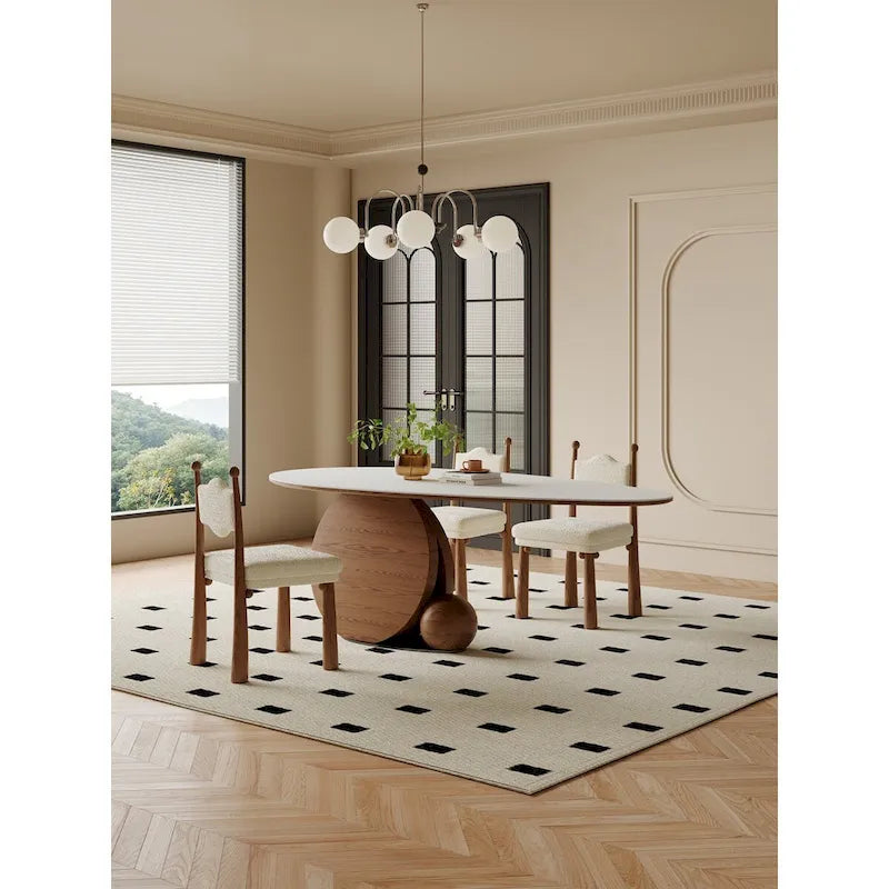 Chaise de salle à manger méditerranéenne moderne avec dossier ondulé et détails décoratifs en forme de boules